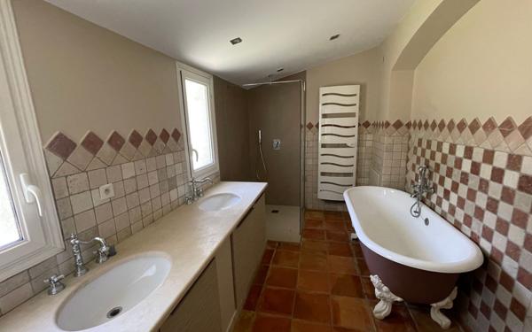 Maison à vendre    6 pièces • 195 m2 Six-Fours-les-Plages