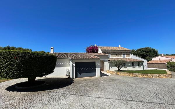 Maison à vendre    6 pièces • 195 m2 Six-Fours-les-Plages