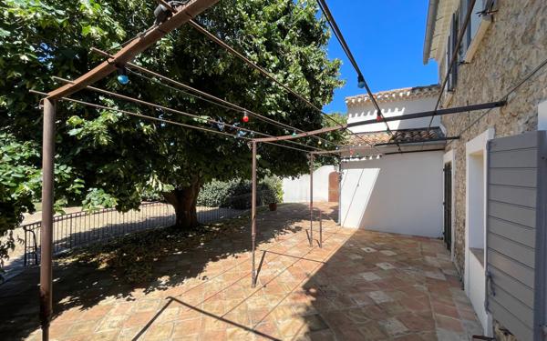 Maison à vendre    6 pièces • 195 m2 Six-Fours-les-Plages