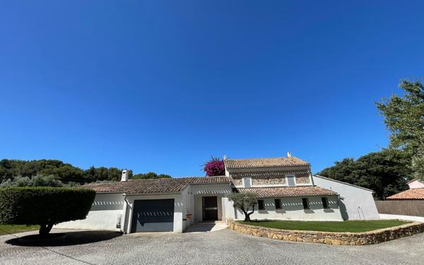 Maison à vendre    6 pièces • 195 m2 Six-Fours-les-Plages