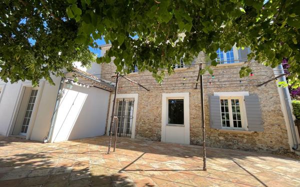 Maison à vendre    6 pièces • 195 m2 Six-Fours-les-Plages