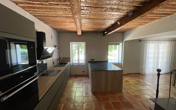 Maison à vendre    6 pièces • 195 m2 Six-Fours-les-Plages