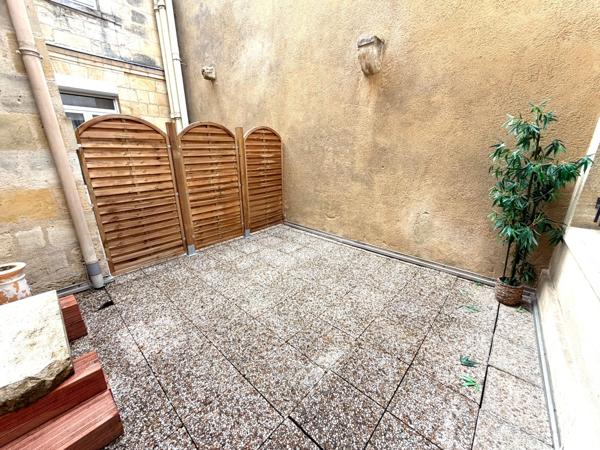 APPARTEMENT T3 (DPE C) AVEC TERRASSE - BORDEAUX QUARTIER ST PIERRE/CAMILLE JULLIAN - IMMEUBLE EN PIERRE RÉNOVÉ.