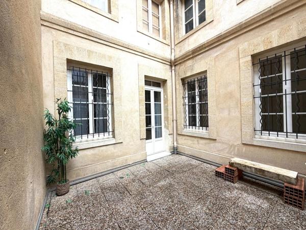 APPARTEMENT T3 (DPE C) AVEC TERRASSE - BORDEAUX QUARTIER ST PIERRE/CAMILLE JULLIAN - IMMEUBLE EN PIERRE RÉNOVÉ.