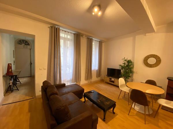APPARTEMENT T3 (DPE C) AVEC TERRASSE - BORDEAUX QUARTIER ST PIERRE/CAMILLE JULLIAN - IMMEUBLE EN PIERRE RÉNOVÉ.