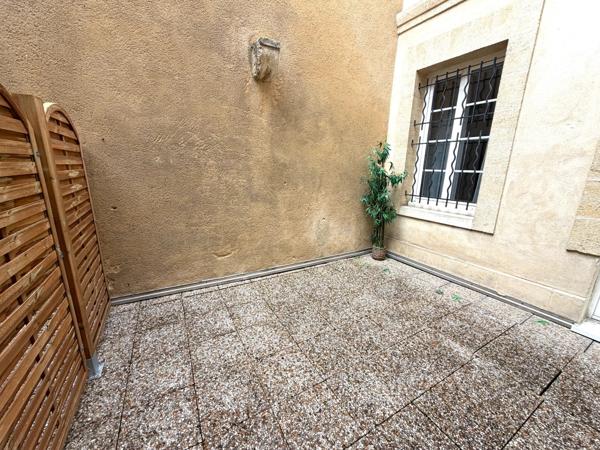 APPARTEMENT T3 (DPE C) AVEC TERRASSE - BORDEAUX QUARTIER ST PIERRE/CAMILLE JULLIAN - IMMEUBLE EN PIERRE RÉNOVÉ.