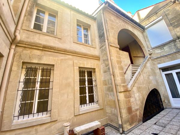 APPARTEMENT T3 (DPE C) AVEC TERRASSE - BORDEAUX QUARTIER ST PIERRE/CAMILLE JULLIAN - IMMEUBLE EN PIERRE RÉNOVÉ.