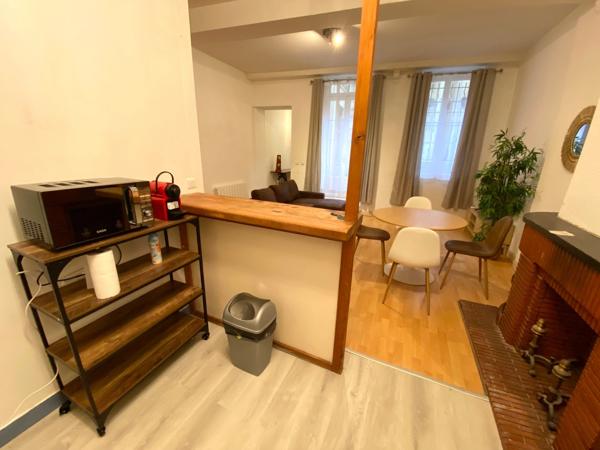APPARTEMENT T3 (DPE C) AVEC TERRASSE - BORDEAUX QUARTIER ST PIERRE/CAMILLE JULLIAN - IMMEUBLE EN PIERRE RÉNOVÉ.