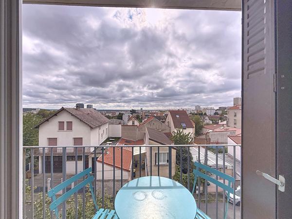 MONTREUIL, VILLIERS-BARBUSSE, 10MIN DU METRO, STUDIO TRES ENSOLEILLE AU CALME AVEC BALCON