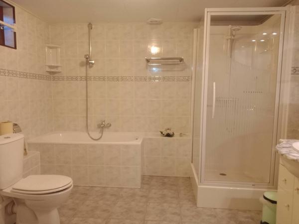 Belle maison entièrement rénovée et petite maison à rénover