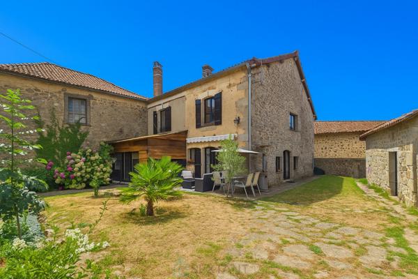Elégant ensemble immobilier au coeur du parc naturel du Périgord vert.