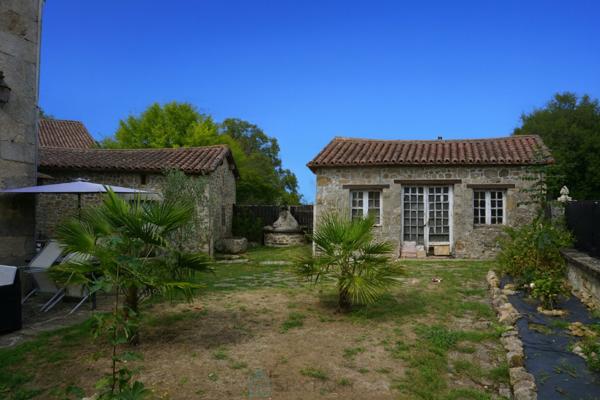 Elégant ensemble immobilier au coeur du parc naturel du Périgord vert.