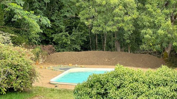 Elégant ensemble immobilier au coeur du parc naturel du Périgord vert.