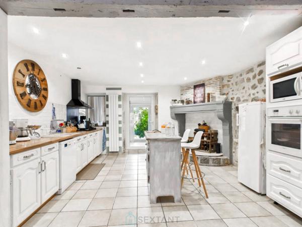 Elégant ensemble immobilier au coeur du parc naturel du Périgord vert.