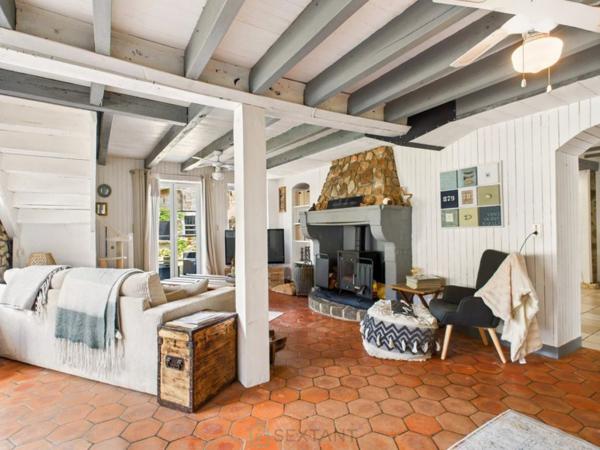 Elégant ensemble immobilier au coeur du parc naturel du Périgord vert.