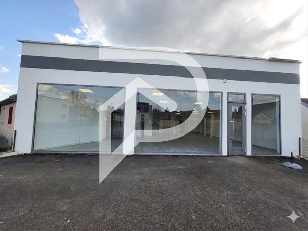 Local commercial 3 pièces 148 m2