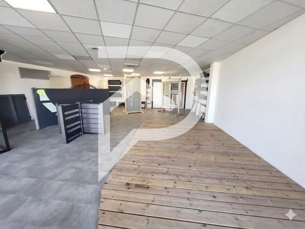 Local commercial 3 pièces 148 m2