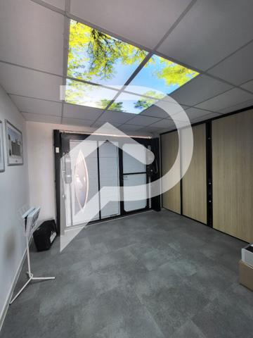 Local commercial 3 pièces 148 m2