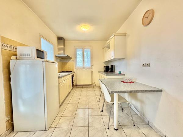 Plain pied 3 chambres, véranda et double garage - Secteur prisé