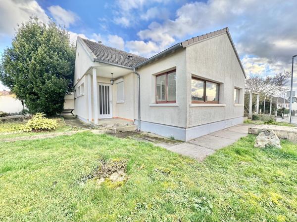 Plain pied 3 chambres, véranda et double garage - Secteur prisé