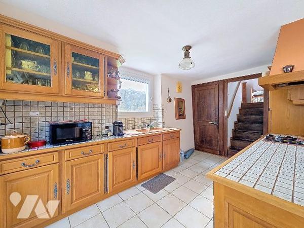 Maison atypique – Environnement calme – Vue dégagée sur la campagne et le donjon