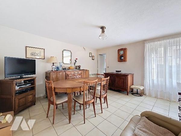 Maison atypique – Environnement calme – Vue dégagée sur la campagne et le donjon