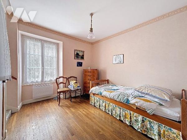 Maison atypique – Environnement calme – Vue dégagée sur la campagne et le donjon