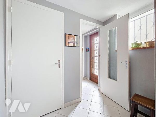 Maison atypique – Environnement calme – Vue dégagée sur la campagne et le donjon