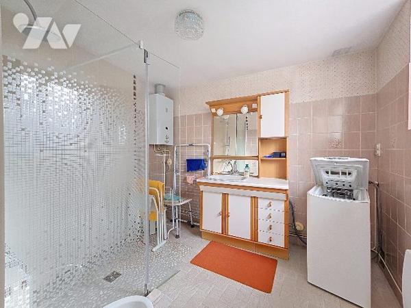 Maison atypique – Environnement calme – Vue dégagée sur la campagne et le donjon