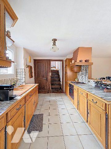 Maison atypique – Environnement calme – Vue dégagée sur la campagne et le donjon