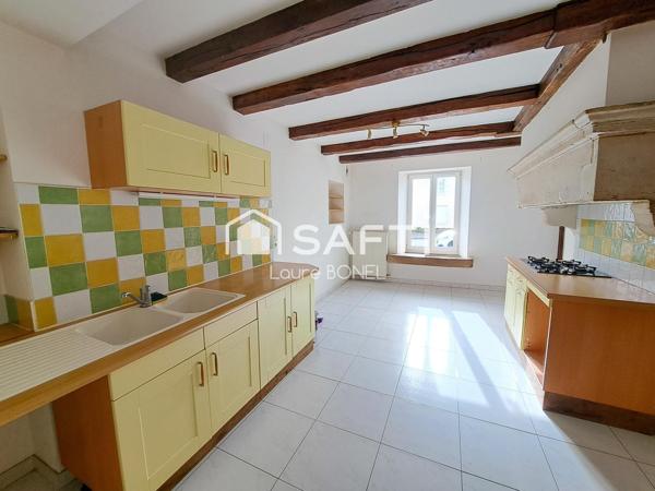 Maison de ville rénovée avec dépendances