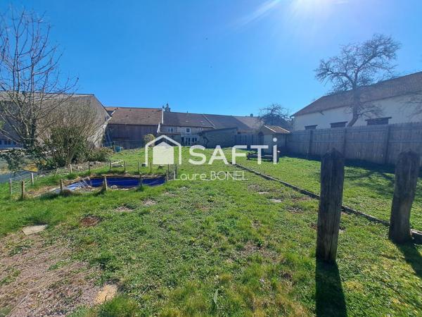 Maison de ville rénovée avec dépendances