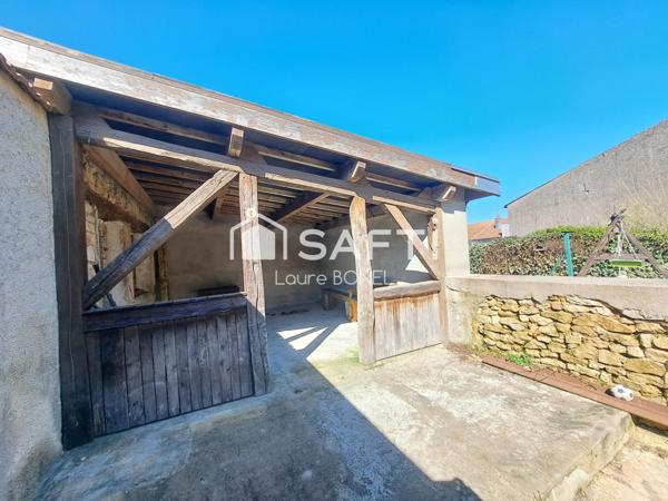 Maison de ville rénovée avec dépendances