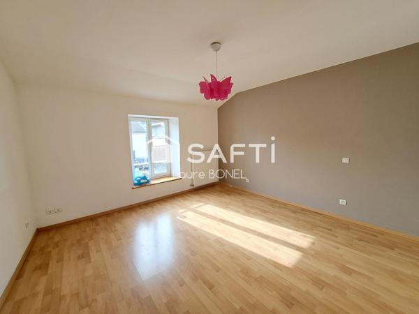 Maison de ville rénovée avec dépendances