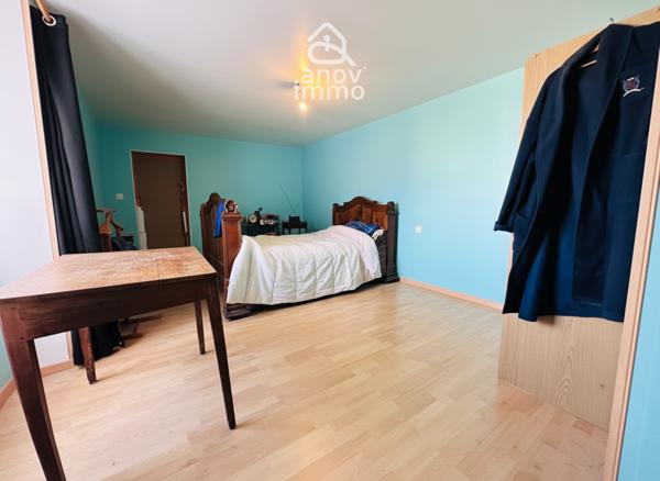 Maison
                                                                                                                                                                                                                                                                                                                        8 pièce(s)                                                                                                                                                                                                          5 chambre(s)                                                                                                                                                                                                          198.3  m²