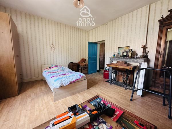 Maison
                                                                                                                                                                                                                                                                                                                        8 pièce(s)                                                                                                                                                                                                          5 chambre(s)                                                                                                                                                                                                          198.3  m²