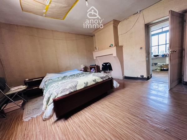 Maison
                                                                                                                                                                                                                                                                                                                        8 pièce(s)                                                                                                                                                                                                          5 chambre(s)                                                                                                                                                                                                          198.3  m²