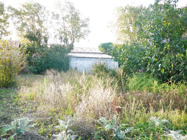 Petite habitation , garage et jardin