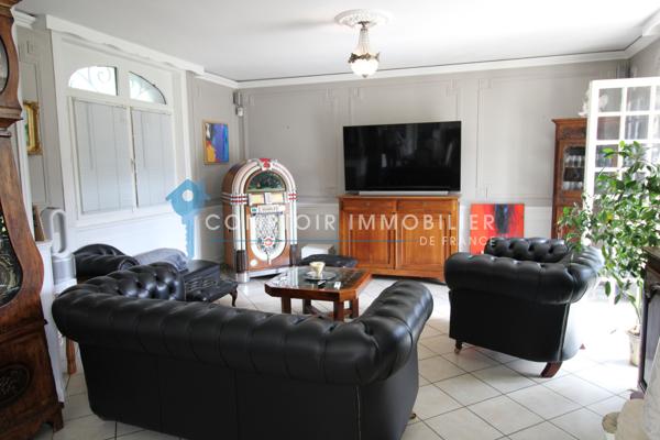 Propriete
                                                                                                                                                                                                                                                                                                                        6 pièce(s)                                                                                                                                                                                                          5 chambre(s)                                                                                                                                                                                                          225  m²