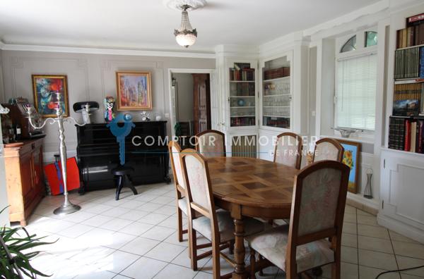 Propriete
                                                                                                                                                                                                                                                                                                                        6 pièce(s)                                                                                                                                                                                                          5 chambre(s)                                                                                                                                                                                                          225  m²
