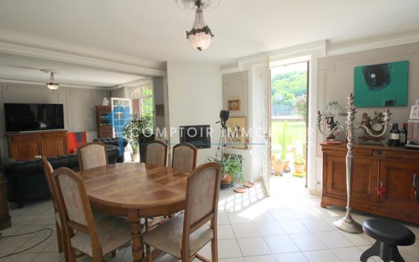 Propriete
                                                                                                                                                                                                                                                                                                                        6 pièce(s)                                                                                                                                                                                                          5 chambre(s)                                                                                                                                                                                                          225  m²