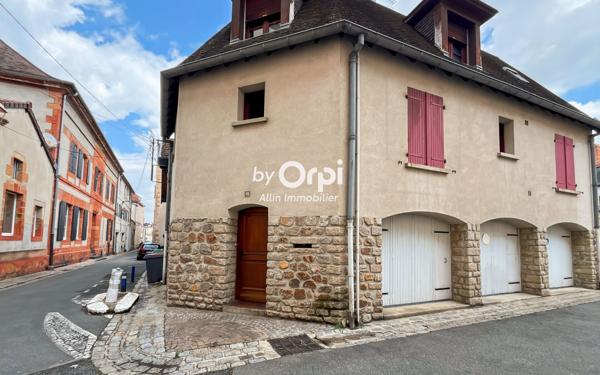 Immeuble à vendre    3 pièces • 74 m2 Montluçon
