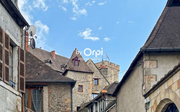 Immeuble à vendre    3 pièces • 74 m2 Montluçon