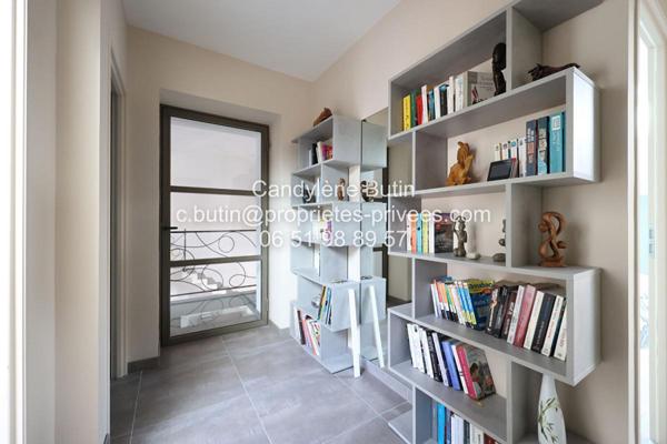 Maison de pierres avec piscine