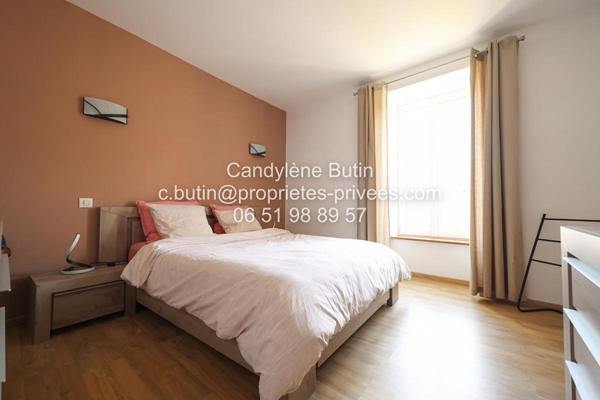 Maison de pierres avec piscine