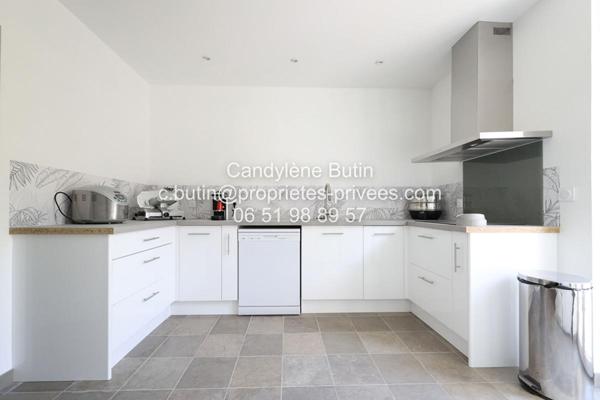 Maison de pierres avec piscine