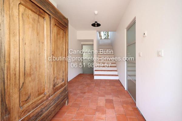 Maison de pierres avec piscine