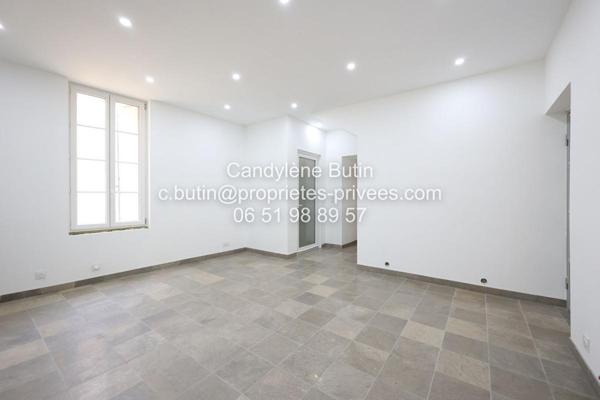 Maison de pierres avec piscine