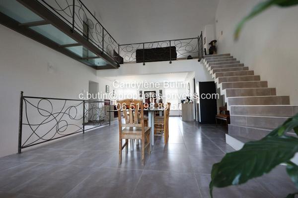 Maison de pierres avec piscine