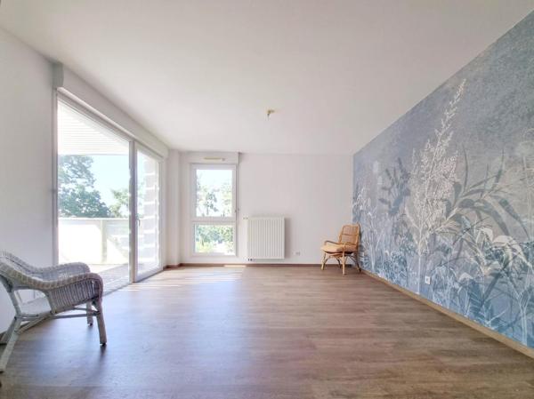 Procé T4 lumineux avec terrasse, 2 stationnements